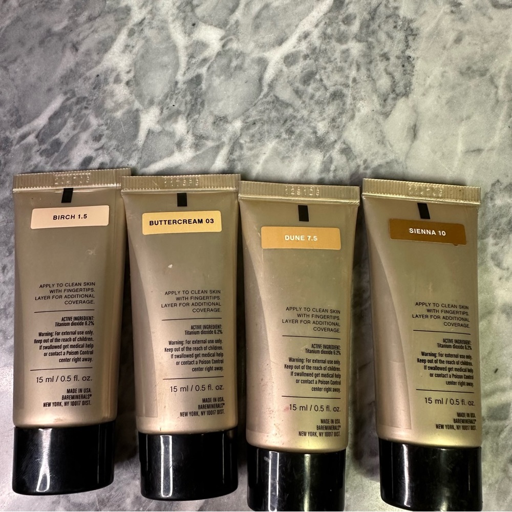 BareMinerals Complexion Rescue‎ Foundation - Picture 2 of 3